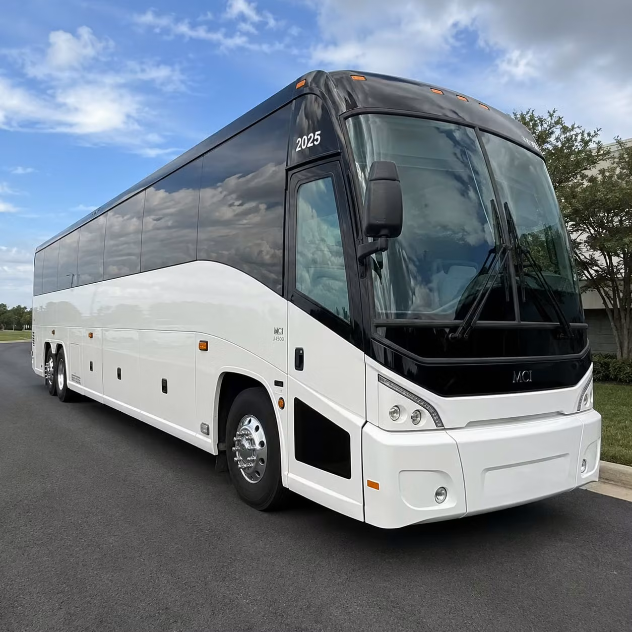 book long distance corporate bus rentals between cleveland and columbus pittsburgh or detroit